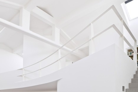 ultrarkitettura Loft White House: organische Architektur und gestaltetes Vakuum in Mestre

