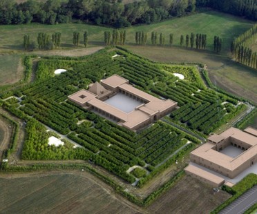 Utopie Labirinto della Masone und die Landschaft
