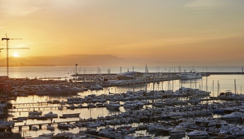 Zaha Hadid Architects Hafenterminal von Salerno
