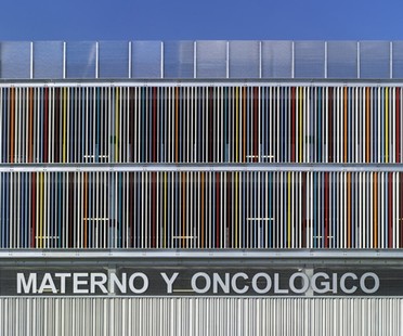 Díaz y Díaz Arquitectos Maternity and Oncologic Parking Spanien
