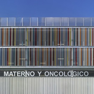 Díaz y Díaz Arquitectos Maternity and Oncologic Parking Spanien
