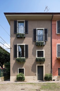 Westway Achitects vertikales Loft in Mailand 
