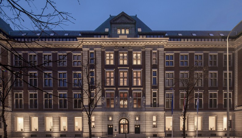 KAAN Architecten Umgestaltung des historischen Gebäudes B30 in Den Haag
