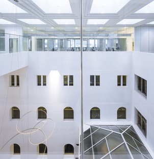 KAAN Architecten Umgestaltung des historischen Gebäudes B30 in Den Haag
