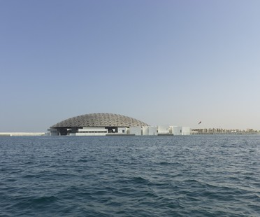 Jean Nouvel Louvre Abu Dhabi das Museum und das Meer
