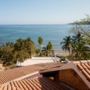 Main Office entwirft ein Haus inmitten der tropischen Landschaft Mexikos
