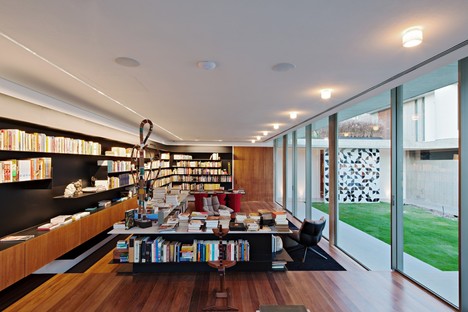 Kruchin Arquitetura eine Bibliothek für das Capobianco House in São Paulo

