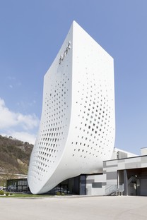Monovolume hat in Brixen einen neuen und modernen Firmensitz für Durst gestaltet

