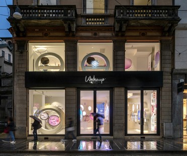 FUD von Lombardini22 gestaltet den neuen Laden WakeUp Cosmetics in Mailand
