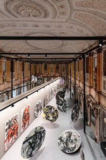 Alvisi Kirimoto gestaltet den Aufbau der Ausstellung EMILIO VEDOVA im Palazzo Reale in Mailand.

