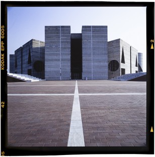 Ausstellung Die Architektur von Louis Kahn in den Fotografien von Roberto Schezen