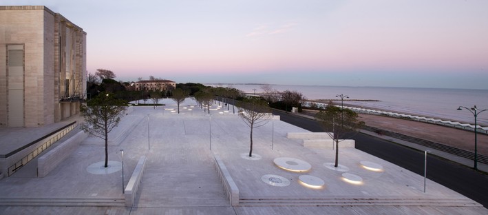 C+S Architects städtische Eingriff für die Piazza del Cinema, Lido di Venezia

