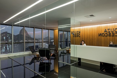 Reinach Mendonça Arquitetos Associados Büros mit Blick auf den Zuckerhut Rio de Janeiro
