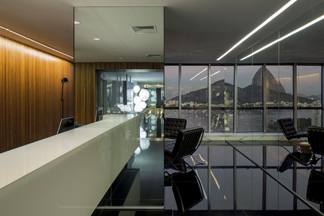 Reinach Mendonça Arquitetos Associados Büros mit Blick auf den Zuckerhut Rio de Janeiro
