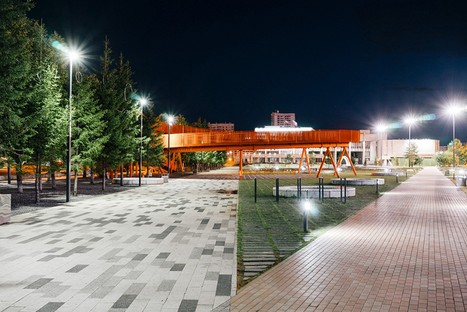 DROM verwandelt einen eintönigen Platz in einen lebendigen öffentlichen Raum -  Azatlyk Square
