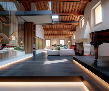 Giuseppe Tortato Architetti Emotionen und eine neue Geschichte für ein Penthouse in Padua
