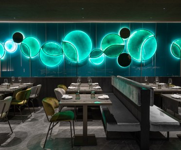 Maurizio Lai Lichtinstallationen und Geometrien für ein Restaurant 
