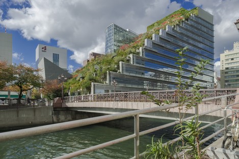 Architektur und Natur: 25 Jahre ACROS-Zentrum von Emilio Ambasz in Fukuoka
