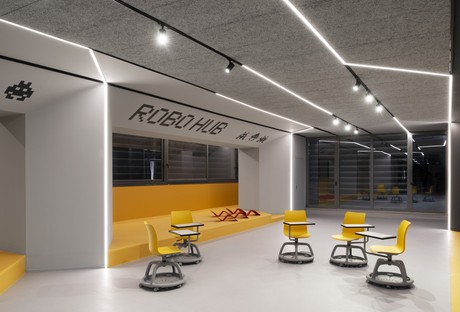 SBG architetti: ROBOHUB - die Roboterwerkstatt der Curiel-Schule in Rozzano