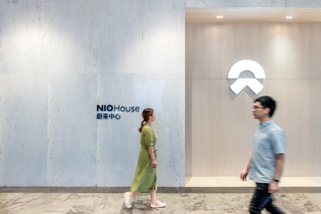 Ausstellungsraum NIO House von MVRDV mit einer Hommage an die Stadt Chongqing
