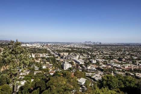 SAOTA Hillside House mit Blick auf die Skyline von Los Angeles
