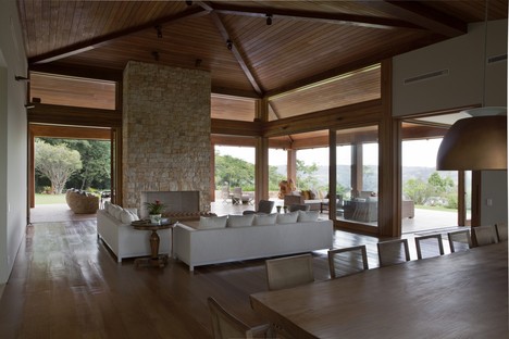 Gilde Meirelles Arquitetura natürliche Materialien, um in Harmonie mit dem Wald zu leben
