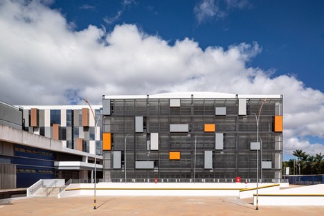 Kruchin Arquitetura Neubau und Parkplatz des UDF-Universitätszentrums in Brasilia
