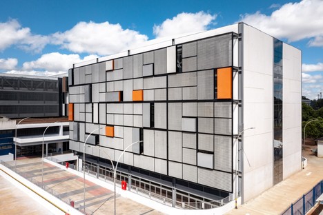 Kruchin Arquitetura Neubau und Parkplatz des UDF-Universitätszentrums in Brasilia
