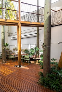Superlimão das neue Hauptquartier von Populos in São Paulo komplett mit Baumhaus
