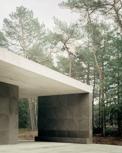 KAAN Architecten Loenen Pavilion ein Mahnmal im Einklang mit der Natur
