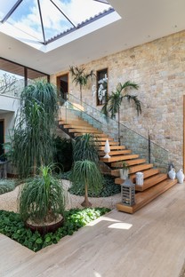 Gilda Meirelles Arquitetura EQ House natürliche Materialien für ein Haus in der Natur
