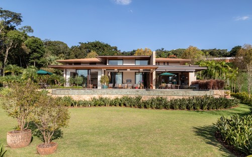 Gilda Meirelles Arquitetura EQ House natürliche Materialien für ein Haus in der Natur
