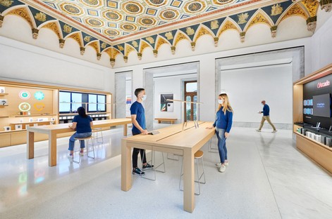 Foster + Partners Apple Via del Corso Rom
