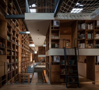 Capsule Hostel and Bookstore ist World Interior of the Year 2021 
