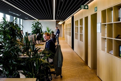 Studio Farris Architects Interior Design für Büros in einem ikonischen Gebäude in Antwerpen

