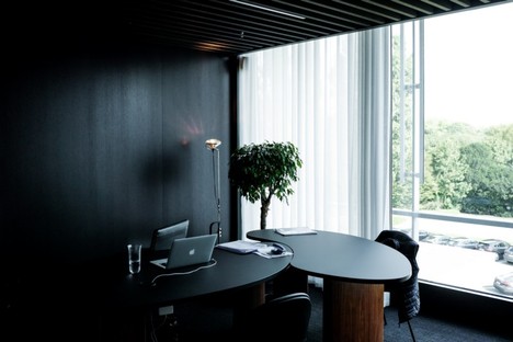 Studio Farris Architects Interior Design für Büros in einem ikonischen Gebäude in Antwerpen
