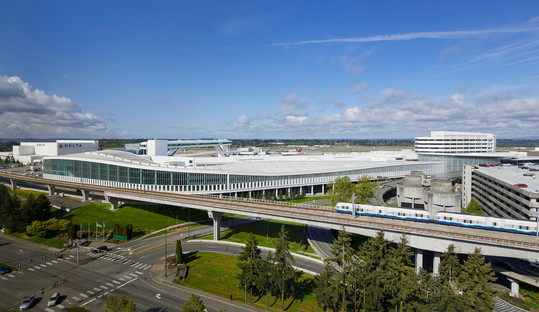 Skidmore, Owings & Merrill Aerial Walkway für den Flughafen Seattle-Tacoma

