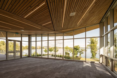 ADHOC Architectes & Prisme Architecture Wassersportzentrum von Baie-de-Valois Quebec
