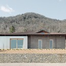 Archisbang verwandelt ein nicht fertiggestelltes Wohngebäude in neue Büros
