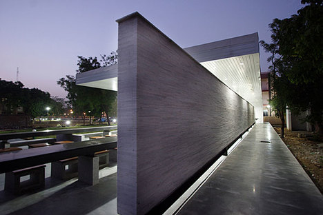 Romi Khosla Design Studios, Castro CafÃ©
