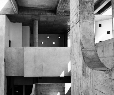 Ausstellung LUCIEN HERVÉ - Le Corbusier in Indien -
