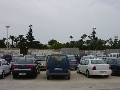 Aussichtsplattform und Schutzbau des Parque Genovés in Cadiz
