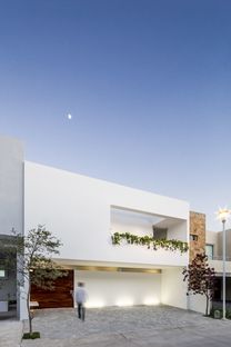Cota Paredes Arquitectos: Casa V in Guadalajara (Mexiko)
