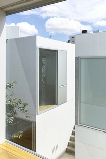 Chiba Manabu: Sugar Housing in einer Kunstgalerie in Tokio
