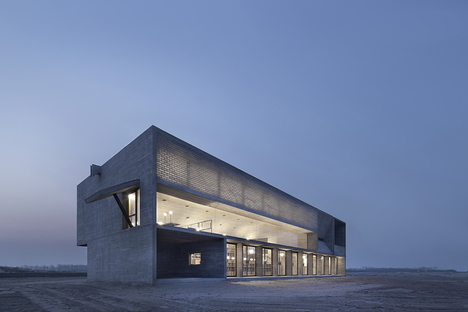 Vector Architects und die Seashore Library am Strand in China

