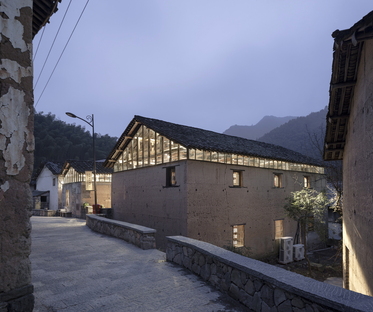AZL Architects und die Librairie Avant-Garde Tonglu, China 