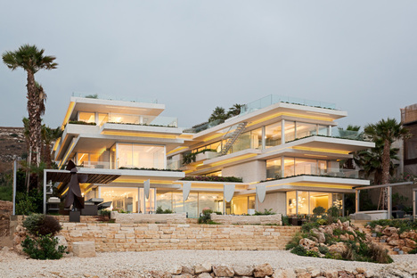 BLANKPAGE Architects und Karim Nader Studio: Villa Kali im Libanon
