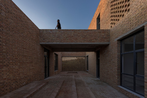 Wall Architects: Village Center in Sanhe (China)
