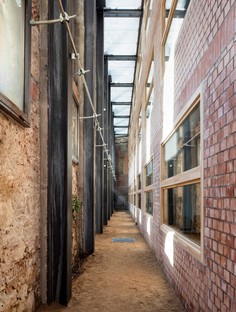 Harquitectes: Bürgerzentrum in der ehemaligen Glasfabrik Cristalleries Planell, Barcelona
