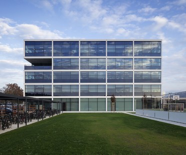 Stryker Innovation Center in Freiburg nach dem Entwurf von HENN Architects 
